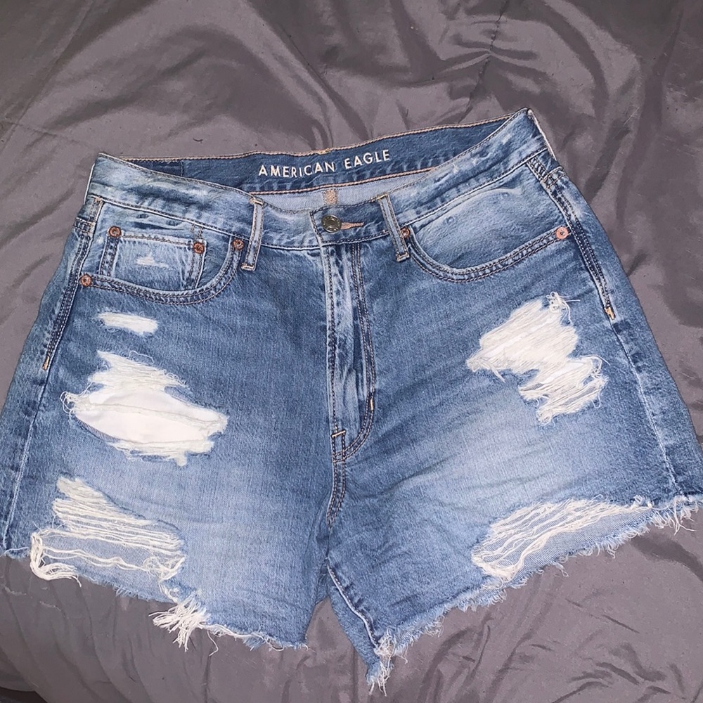American Eagle 90s boyfriend short